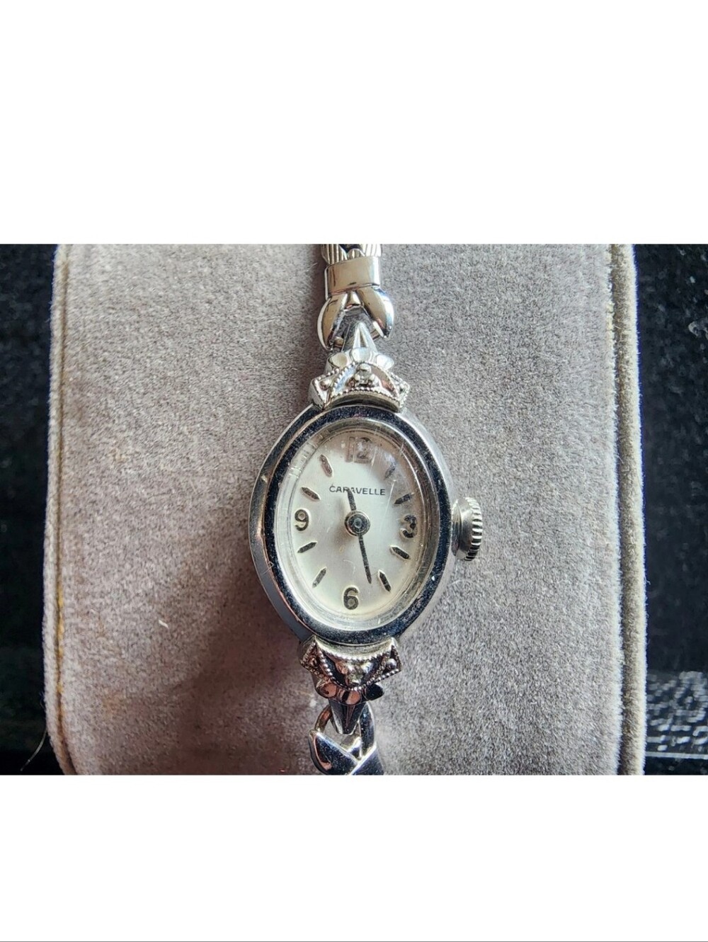 Vintage Caravelle Women's Watch Winds Runs Keeps Time - Picture 2 of 4